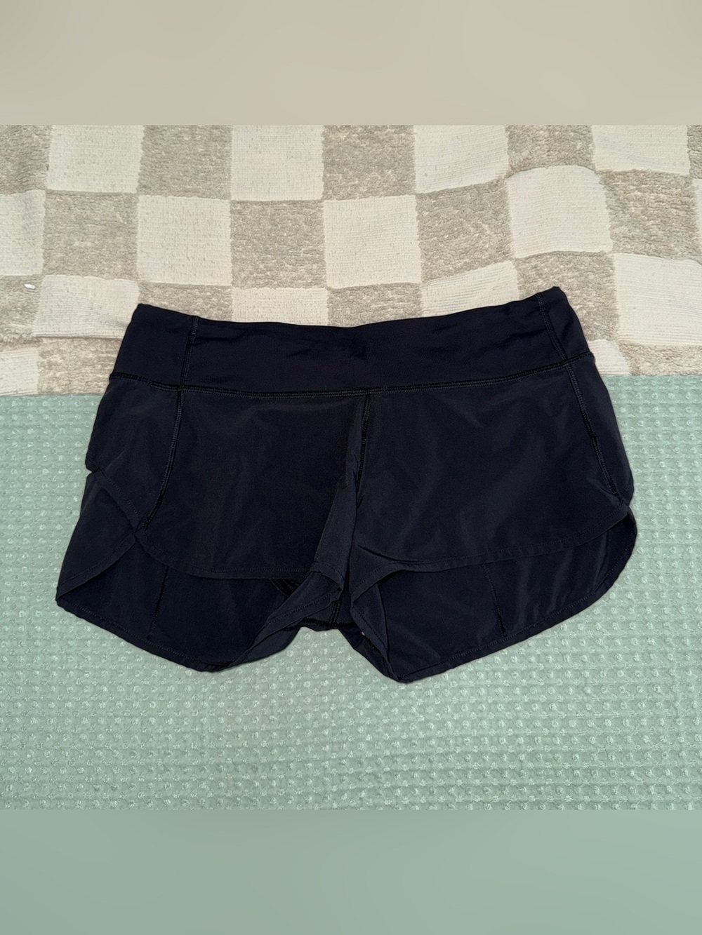 Lululemon Speed Short *4-way Stretch 2.5"
Black size 6